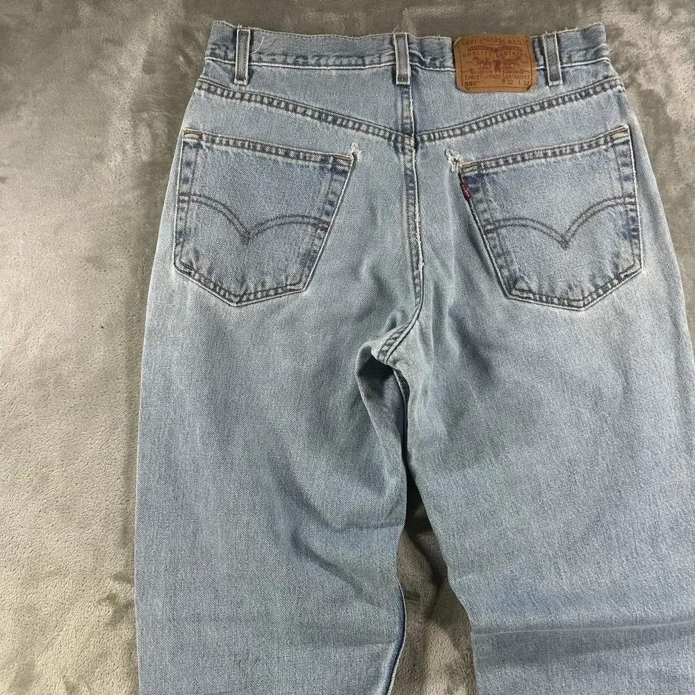 Levi's 550 Jeans Mens 32x30 Blue Light Wash Relaxed Tapered Distressed Denim